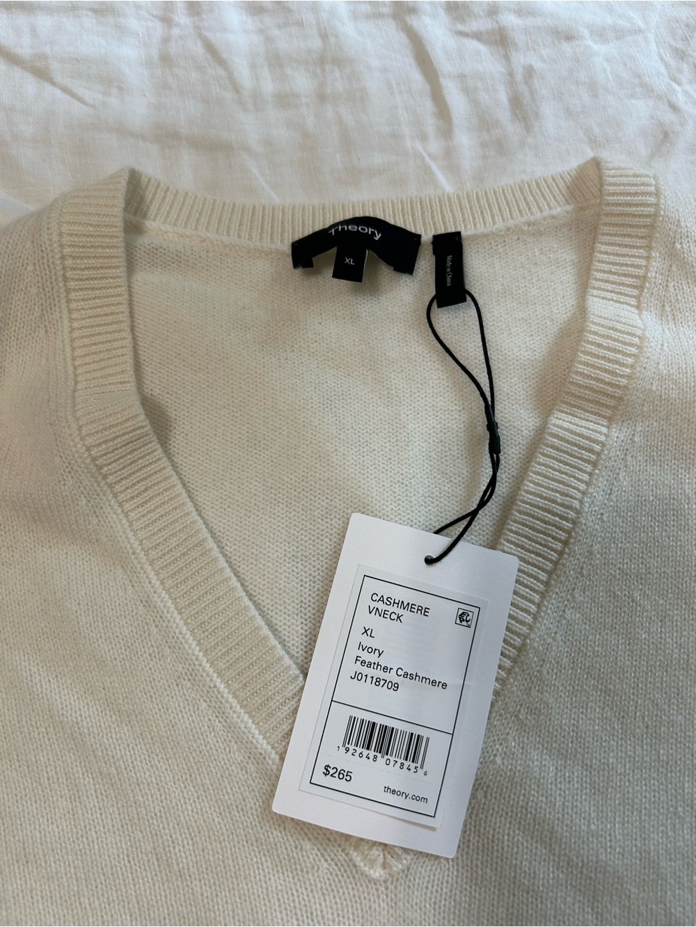 Theory Featherweight Cashmere Ivory Cream V-Neck Sweater - Picture 2 of 5